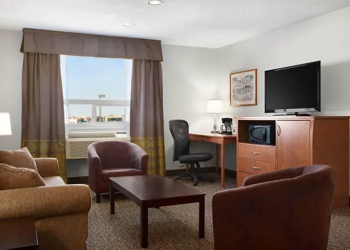 Super 8 By Wyndham Regina