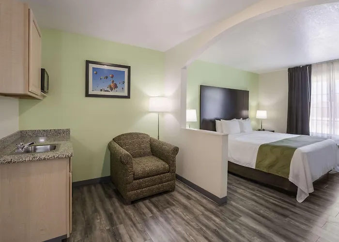 Quality Inn & Suites Clayton, Nm