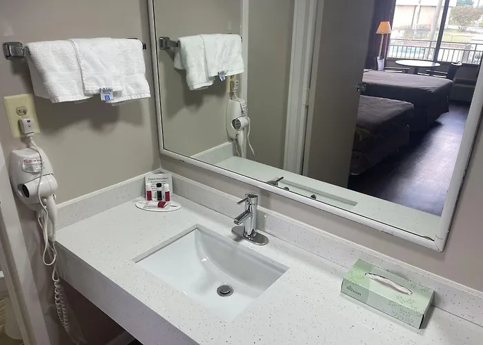 Super 8 By Wyndham Valdosta Mall