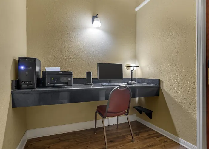 Best Western Plus Shamrock Inn & Suites