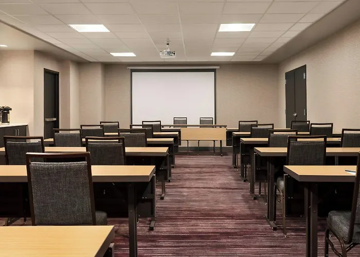 Courtyard By Marriott Topeka