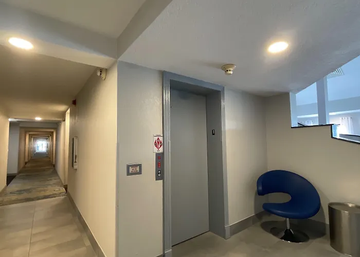 Destiny Palms Hotel Maingate West