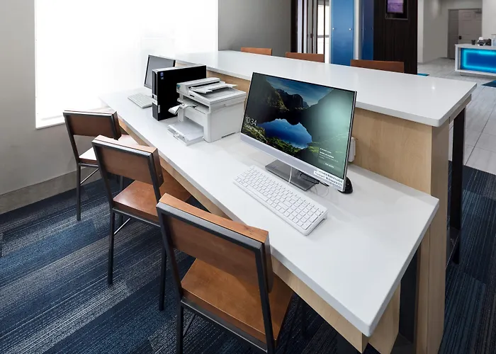 Holiday Inn Express & Suites Chicago West - St Charles By Ihg