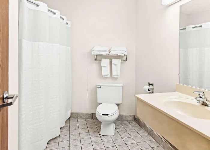 Americas Best Value Inn & Suites - Tahquamenon Country