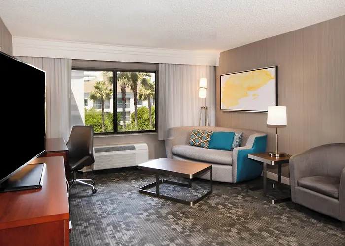Courtyard By Marriott Oakland Airport