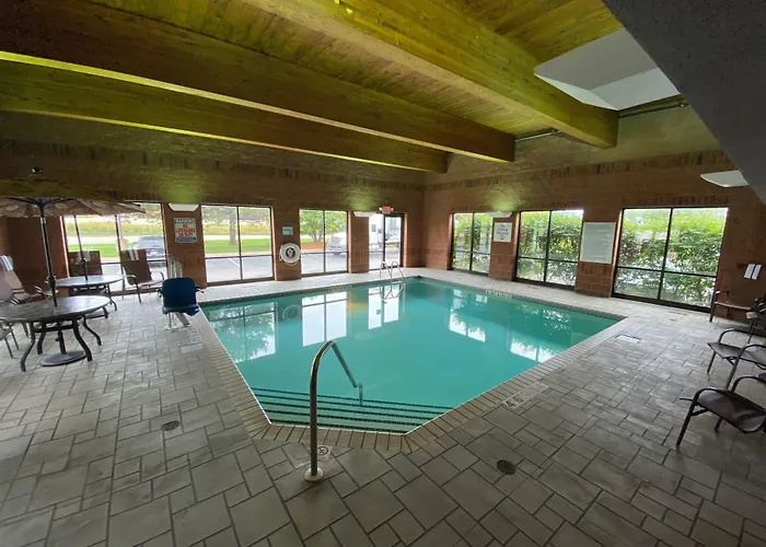 Holiday Inn Express & Suites Bloomington West By Ihg
