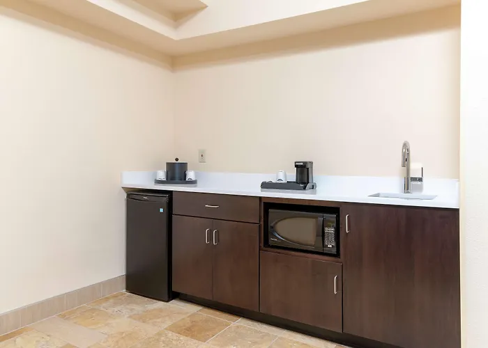 Hampton Inn & Suites Cleveland-Airport/Middleburg Heights