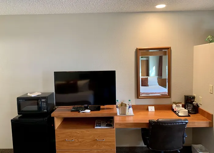 Monument Inn&Suites