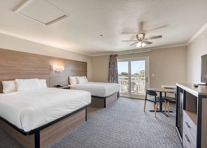 Harbor House Inn