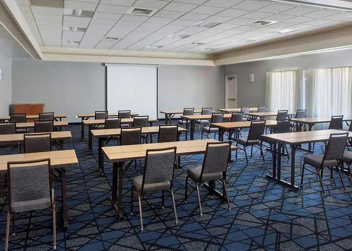 Courtyard By Marriott New Haven Orange