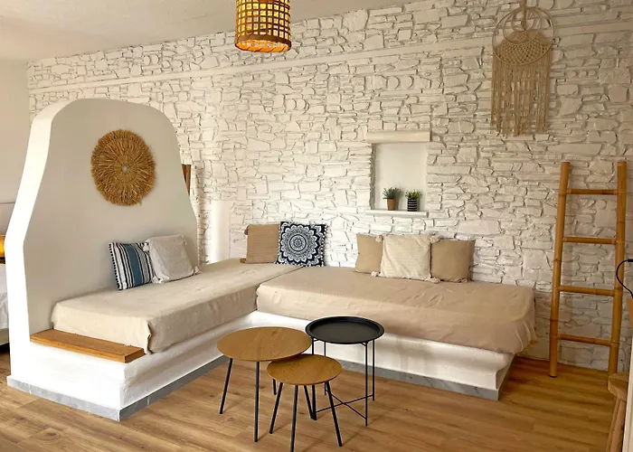 Adonis Hotel Studios & Apartments