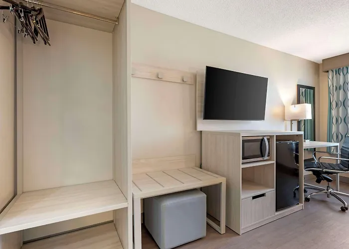 Best Western Plus Lafayette Hotel University Area