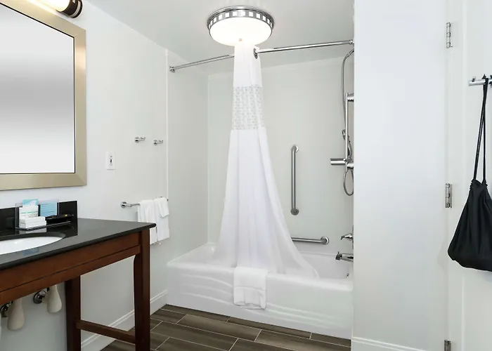 Hampton Inn & Suites Raleigh Cary Lenovo Center