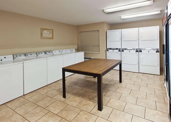 Sonesta Simply Suites Chicago Waukegan