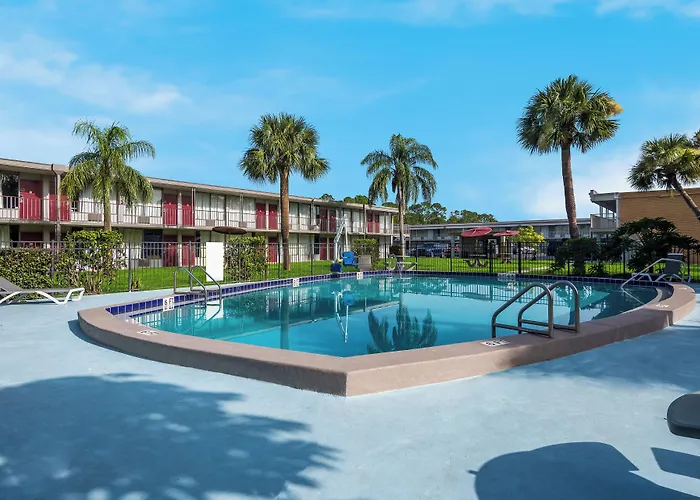 Hometowne Studios By Red Roof Vero Beach - I-95