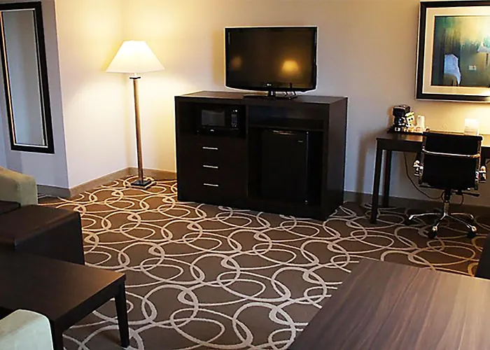 Elimwood Hotel, A Ramada By Wyndham