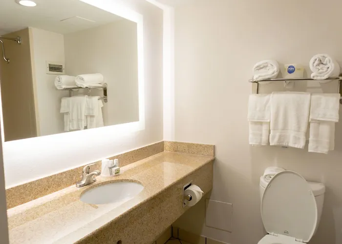 Elimwood Hotel, A Ramada By Wyndham