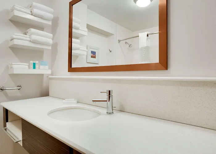 Hampton Inn & Suites Cleveland-Independence