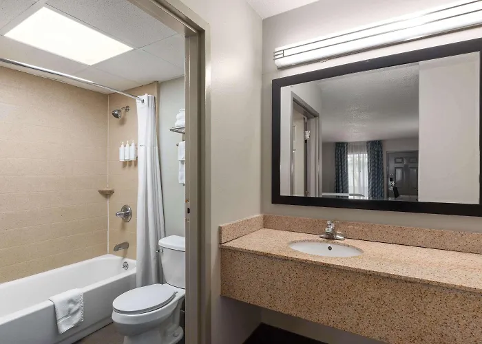 Days Inn By Wyndham Oak Grove/Ft. Campbell