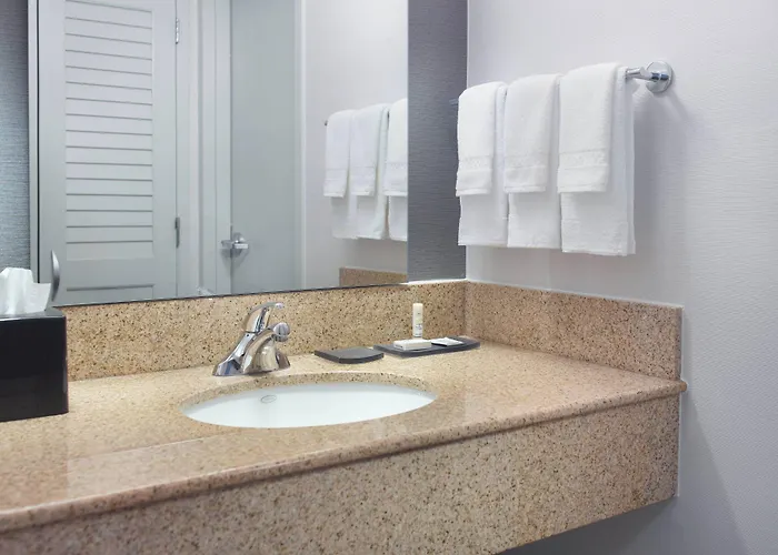 Courtyard By Marriott Raleigh Midtown