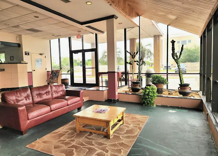 Days Inn By Wyndham Bay City