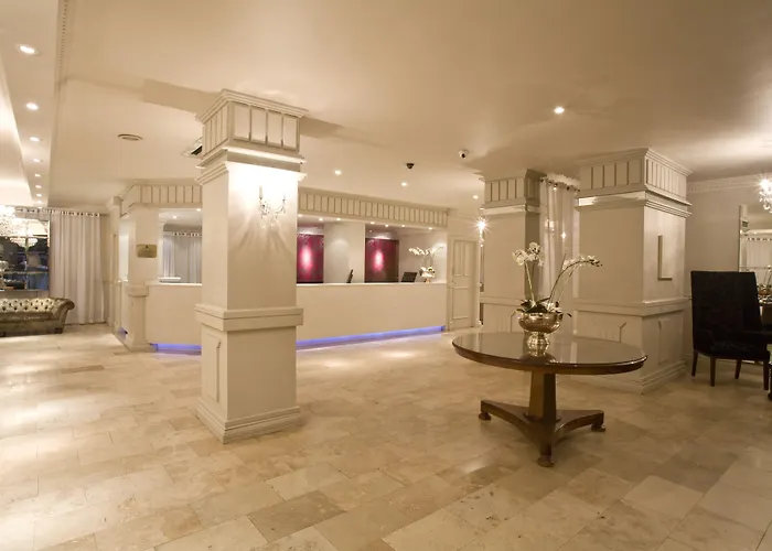Manhattan Hotel