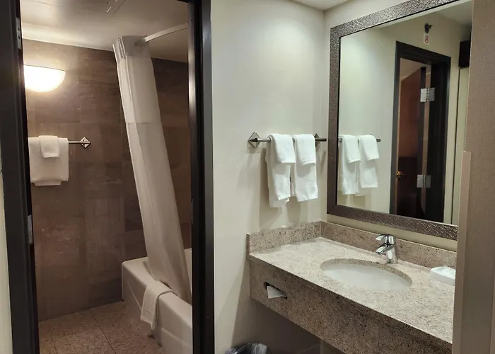 Heritage Inn & Suites St Louis Fenton, Trademark By Wyndham