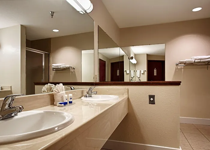 Quality Inn & Suites Carthage Near Precious Moments Chapel