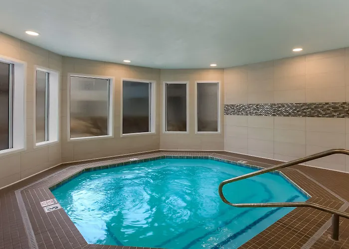 Orangewood Inn & Suites Kansas City Airport