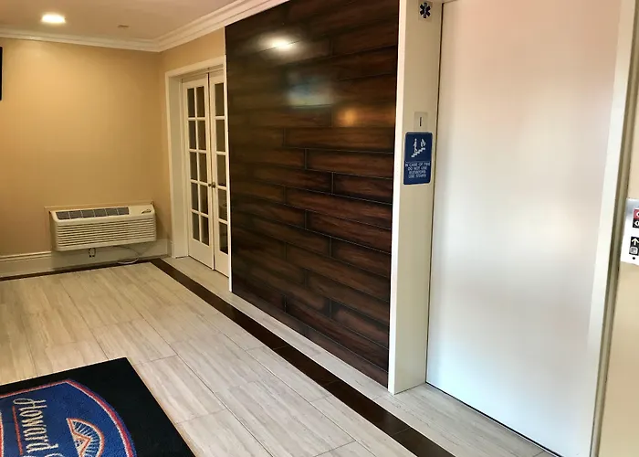 Howard Johnson By Wyndham Salinas