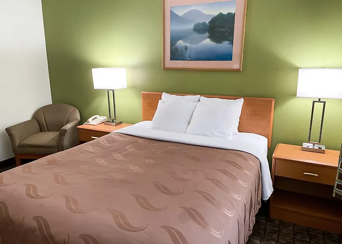 Hudson Inn & Suites