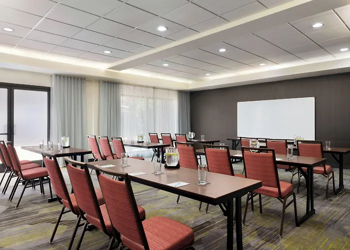 Courtyard By Marriott Tulsa Central