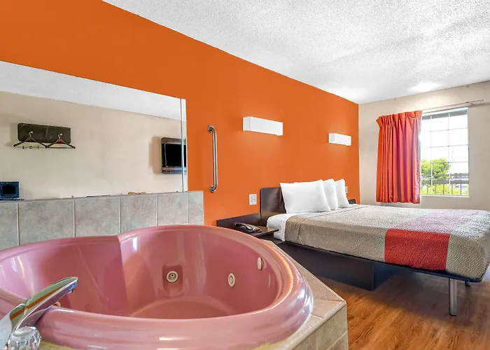 Motel 6-Calhoun, Ga
