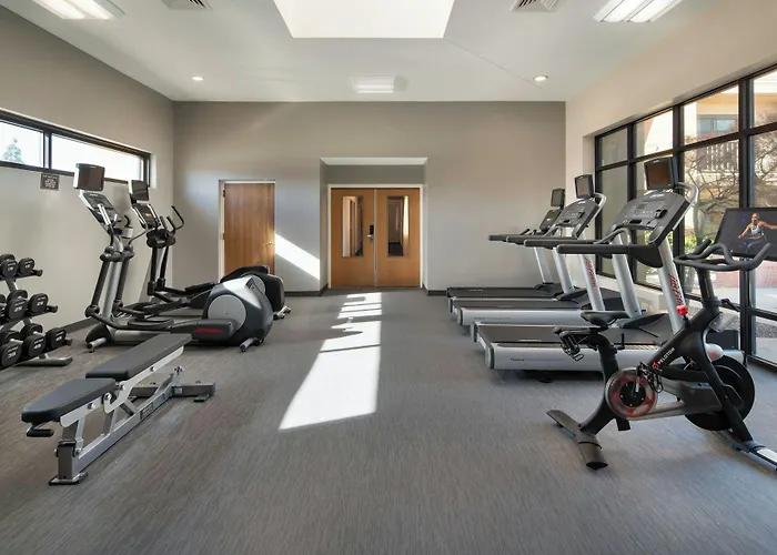 Courtyard By Marriott Bakersfield