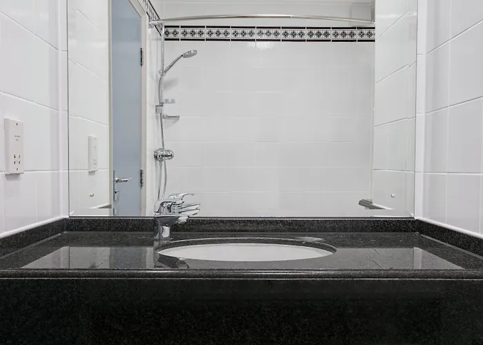 Leonardo Hotel East Midlands Airport - On-Site