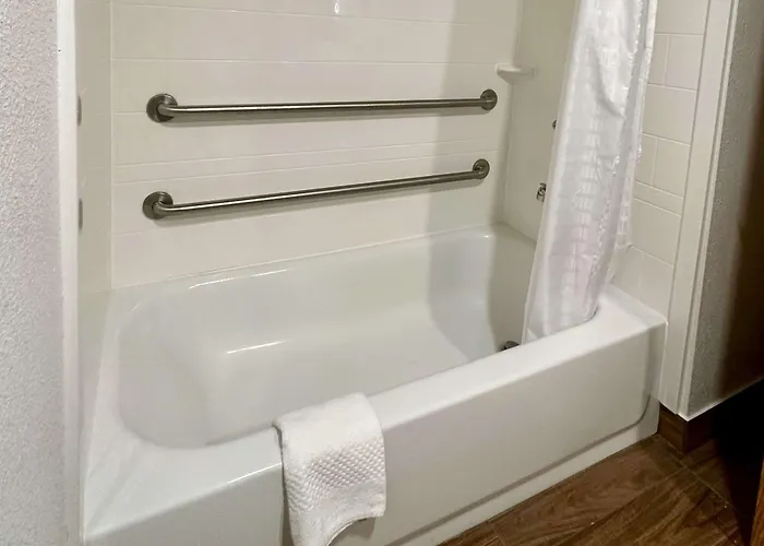 Quality Inn & Suites Albany Airport