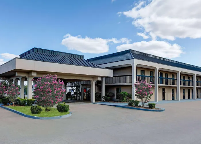 Days Inn By Wyndham Greenville Ms
