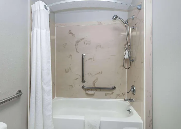 Days Inn By Wyndham Greenville Ms