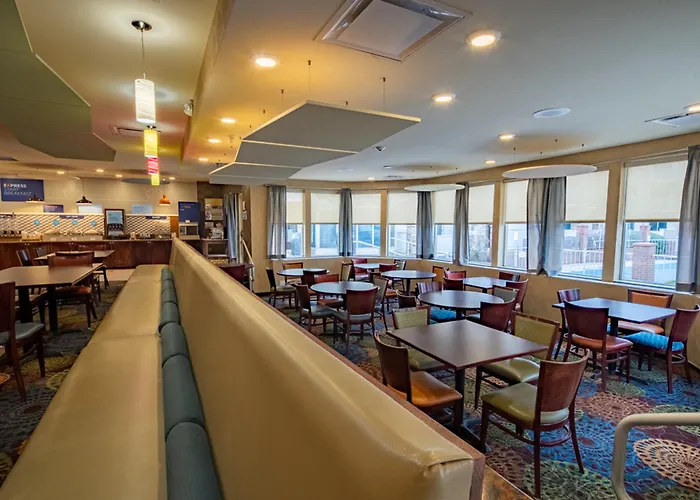 Holiday Inn Express Hotel & Suites Pittsburgh Airport By Ihg