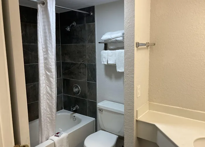 Budget Host Inn- Medical Center