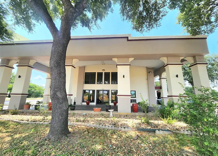 Days Inn By Wyndham San Marcos