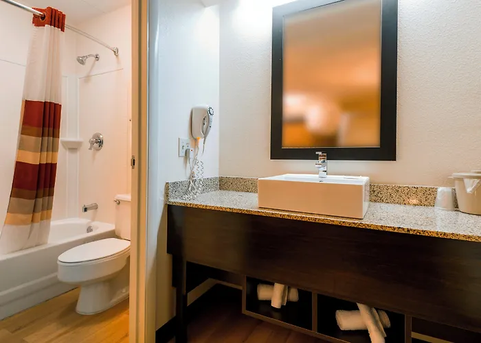 Red Roof Inn Plus + Boston - Framingham