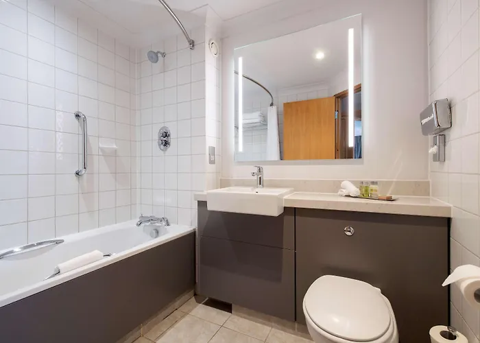 Doubletree By Hilton Swindon Hotel
