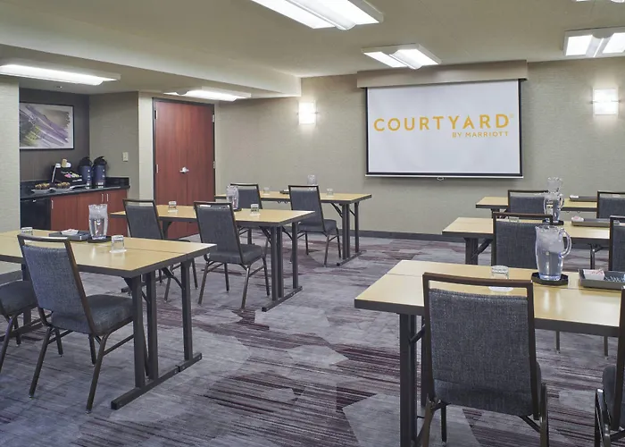 Courtyard By Marriott Detroit Troy