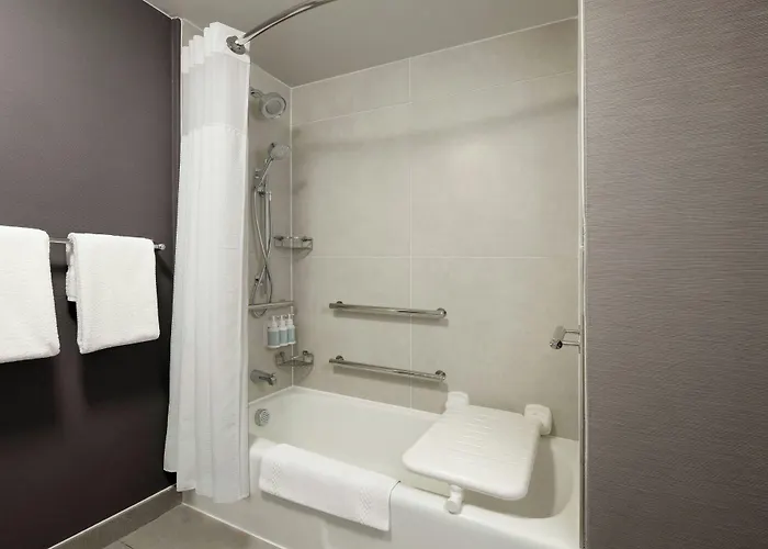 Courtyard By Marriott Detroit Troy