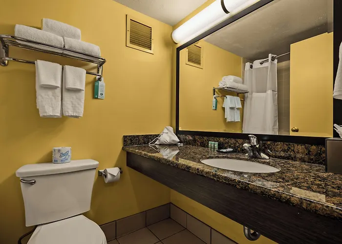 Best Western The Plaza Hotel Honolulu Airport - Free Breakfast