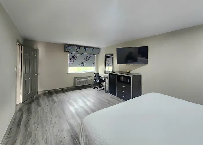 Days Inn By Wyndham Baytown Tx