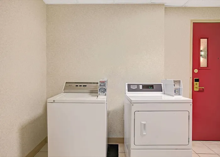 Days Inn By Wyndham Parsippany