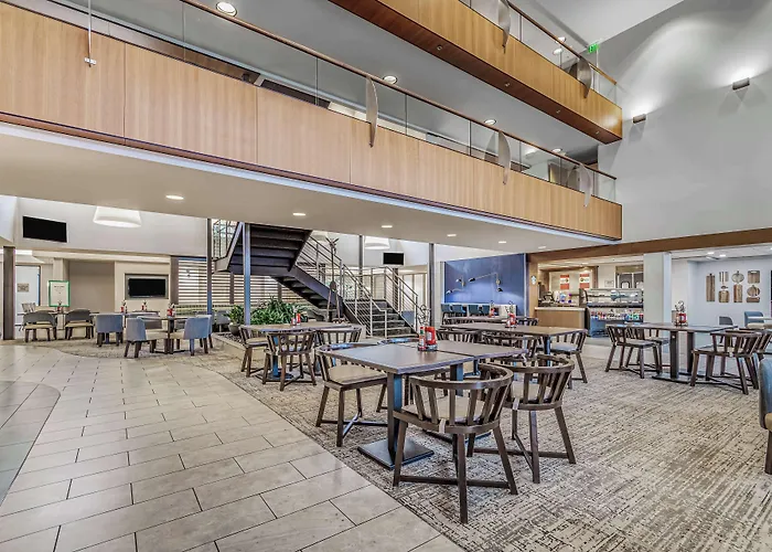 Embassy Suites By Hilton Detroit Metro Airport