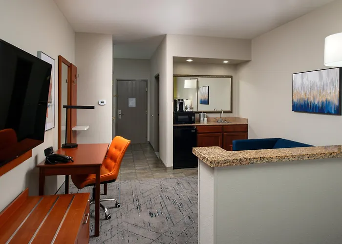 Holiday Inn Express & Suites Farmington Bloomfield By Ihg